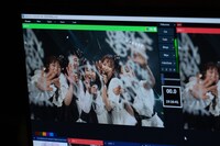 メンバーのサインで埋まった配信画面。