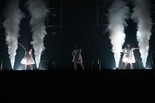 登場するエビ中新メンバー。