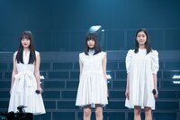 エビ中新メンバーの桜木心菜、小久保柚乃、風見和香（左から）。