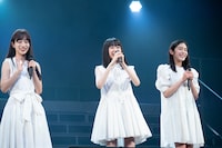 エビ中新メンバーの桜木心菜、小久保柚乃、風見和香（左から）。