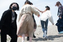 立ち去るエビ中。