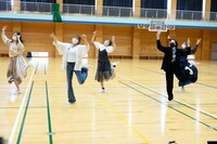なぜか「ハイタテキ！」を踊るエビ中。