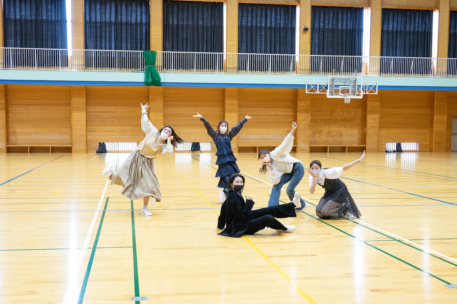 なぜか「ハイタテキ！」を踊るエビ中。