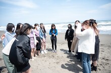 別れを惜しむエビ中と新メンバー候補生。