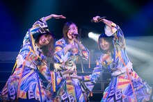 左から真山りか、小林歌穂、柏木ひなた。