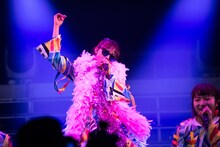 ラップを披露する星名美怜。