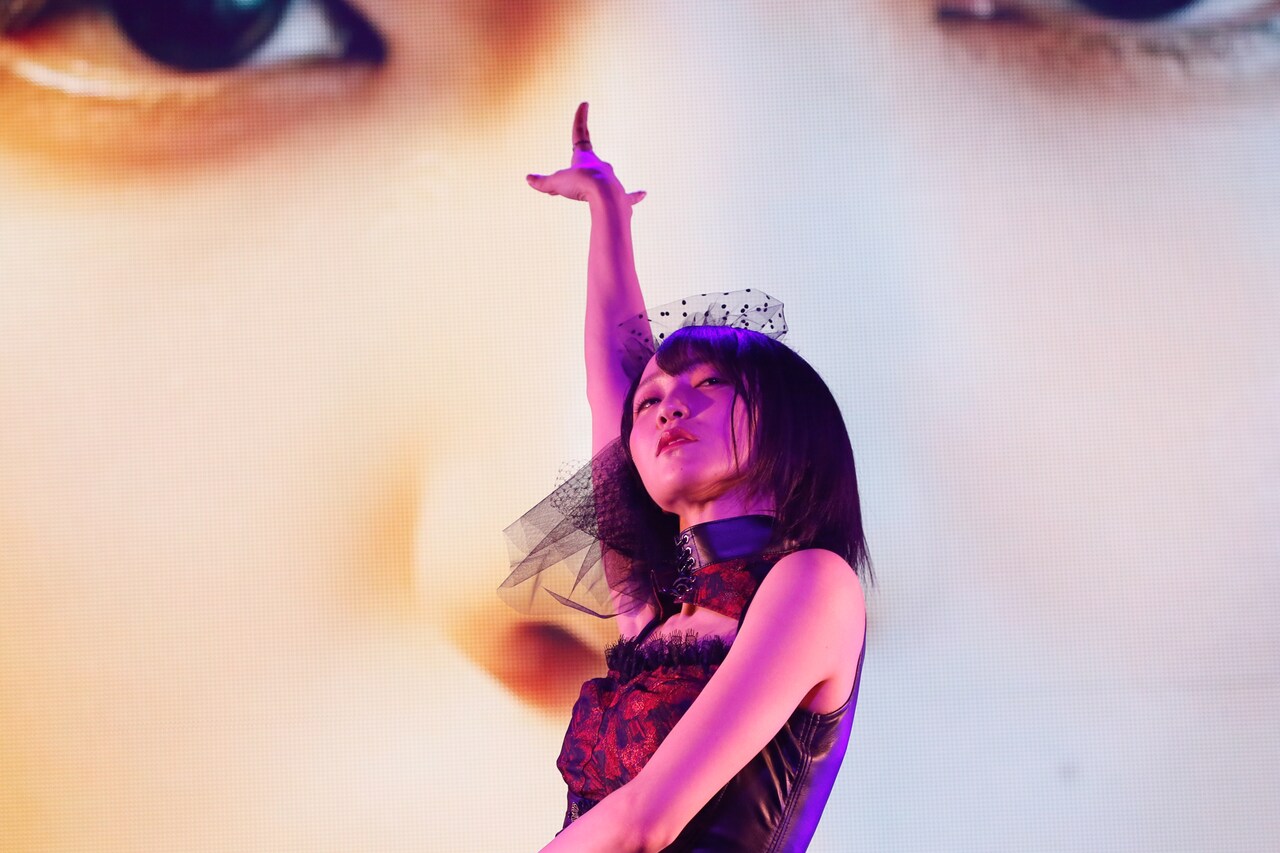 ソロ曲「拝啓 貴方様」を歌う野口衣織。（写真提供：代々木