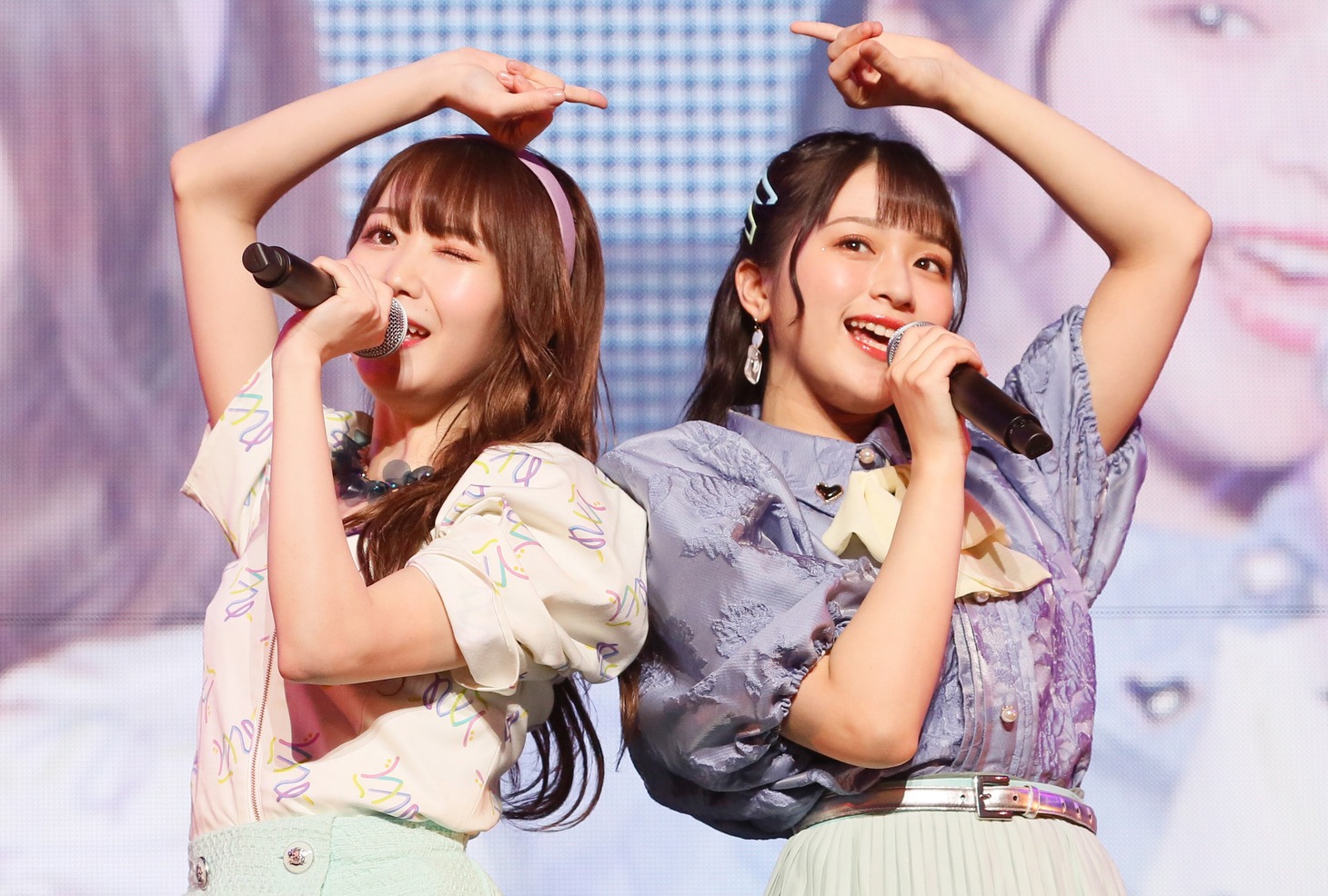 左から大谷映美里、佐々木舞香。（写真提供：代々木アニメーション学院）