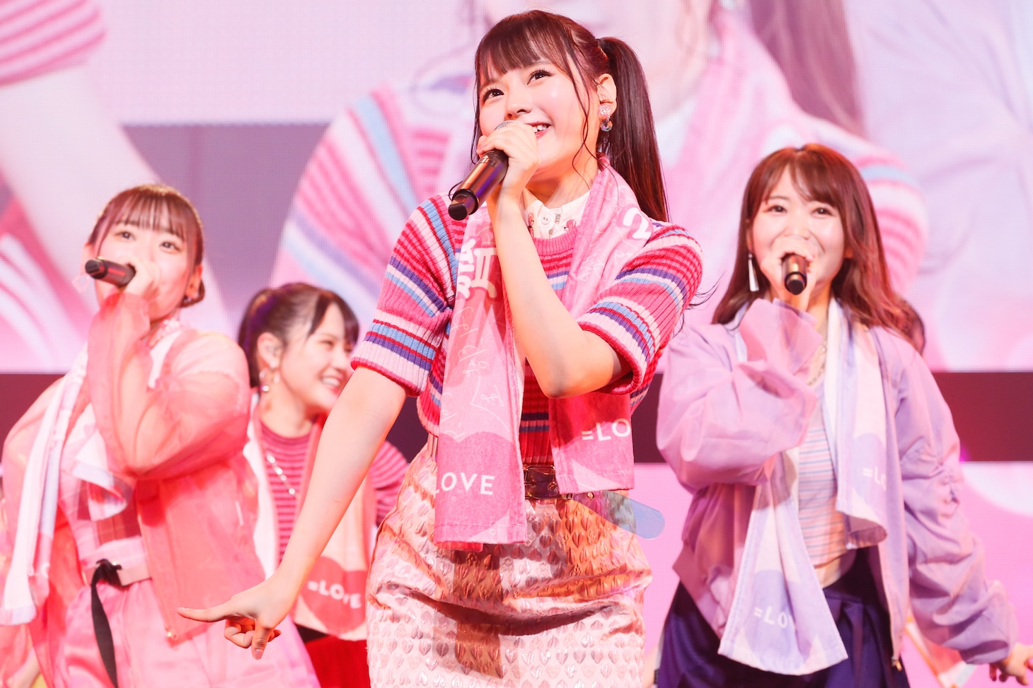 =LOVE全国ツアー「全部、内緒。」茨城公演の様子。（写真提供：代々木アニメーション学院）