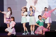 ユニット曲「お姉さんじゃダメですか？」のパフォーマンスの様子。（写真提供：代々木アニメーション学院）