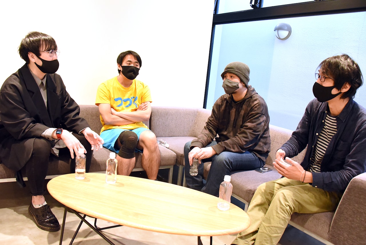 左から本間翔太、田家大知、田中紘治、齊藤州一。