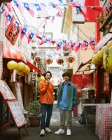 左から東郷清丸、Gotch。