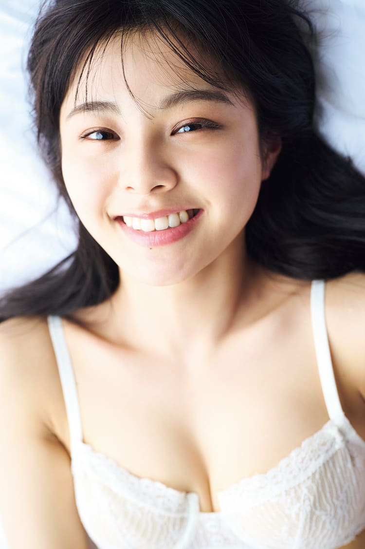 NGT48本間日陽、笑顔とランジェリー姿がまぶしい1st写真集先行カット 