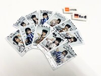 サイン入りネームプレートとチェキ。