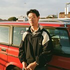 小袋成彬、映画「ムーンライト・シャドウ」未公開カットを使用した「Parallax」コラボMV公開