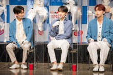 左から川尻蓮、川西拓実、河野純喜。