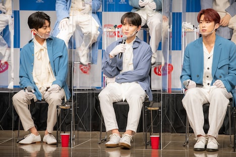 左から川尻蓮、川西拓実、河野純喜。