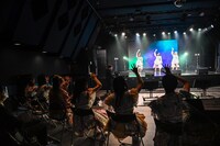 Task have Funによるパフォーマンスの様子。(c)STU