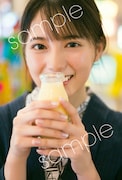 小坂菜緒「君は誰?」星野書店版付属ポストカード(撮影:藤原宏)