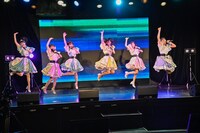 瀬戸内PR部隊によるパフォーマンスの様子。(c)STU