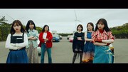 乃木坂46「ごめんねFingers crossed」ミュージックビデオより。