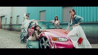 乃木坂46「ごめんねFingers crossed」ミュージックビデオより。