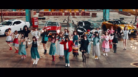 乃木坂46「ごめんねFingers crossed」ミュージックビデオより。