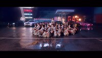 乃木坂46「ごめんねFingers crossed」ミュージックビデオより。