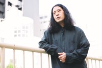 又吉直樹（撮影：関口佳代）