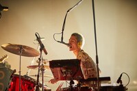 John Natsuki（Dr）（撮影：井手康郎［GRACABI］）