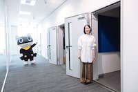 個室が並ぶサウンドクリエイター作業ブース。