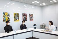 左から副島成記さん、目黒将司さん、のっちさん。