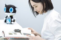 「ペルソナ5 公式設定画集」を読むのっちさん。