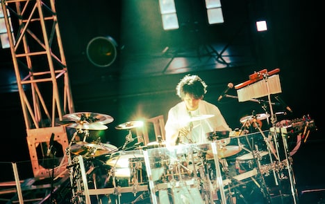 ゆうや(Dr)(撮影:上原俊)