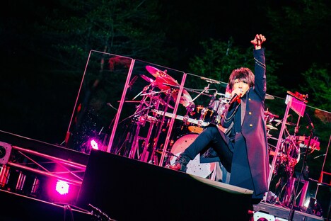 マオ(Vo)(撮影:上原俊)