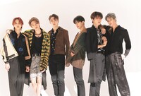 左からJEONGHAN、THE 8、VERNON、DK、WONWOO、JUN。