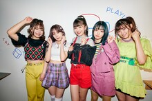 開演前のDEAR KISS。（写真提供：ビクターエンタテインメント）