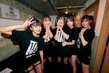 DEAR KISS（写真提供：ビクターエンタテインメント）