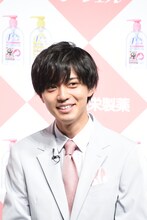 キメ顔を見せる永瀬廉（King & Prince）。