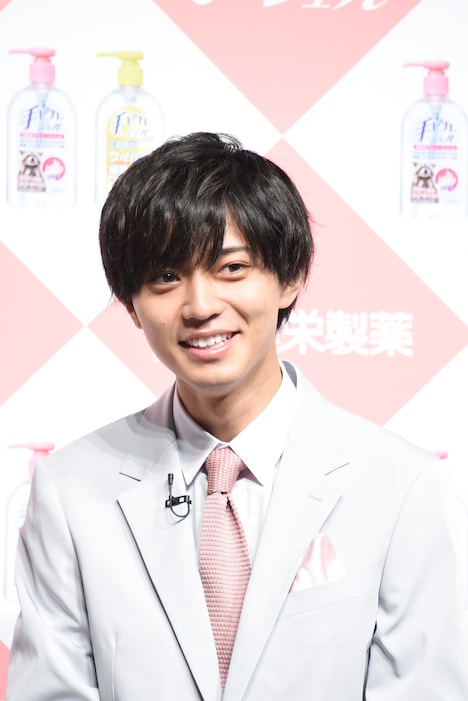 キメ顔を見せる永瀬廉（King & Prince）。