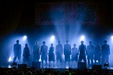 ずらりと並んだTEAM SHACHIとBOYS AND MEN。（撮影：曽我美芽）