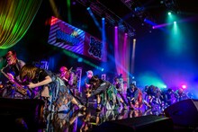 「抱きしめてアンセム」でコラボするTEAM SHACHIとBOYS AND MEN。（撮影：曽我美芽）