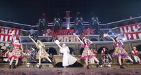 ももいろクローバーZ「ニッポン笑顔百景」ライブ映像より。