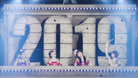 ももいろクローバーZ「ニッポン笑顔百景」ライブ映像より。