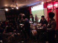 南池袋ミュージック・オルグ閉店前日に開催された「オルグスター感謝祭」での、ジョセフ・アルフ・ポルカのライブの様子。