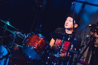 栗原務（Dr / LITTLE CREATURES）（撮影：東美樹）