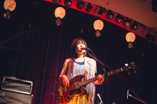 河西ゆりか（B / 羊文学）（撮影：東美樹）