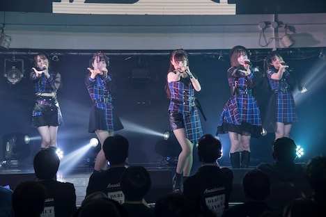 刹那的アナスタシアのデビューライブの様子。（撮影：林晋介）