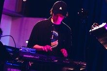 荒内佑（Key, Sampler / cero）（撮影：東美樹）