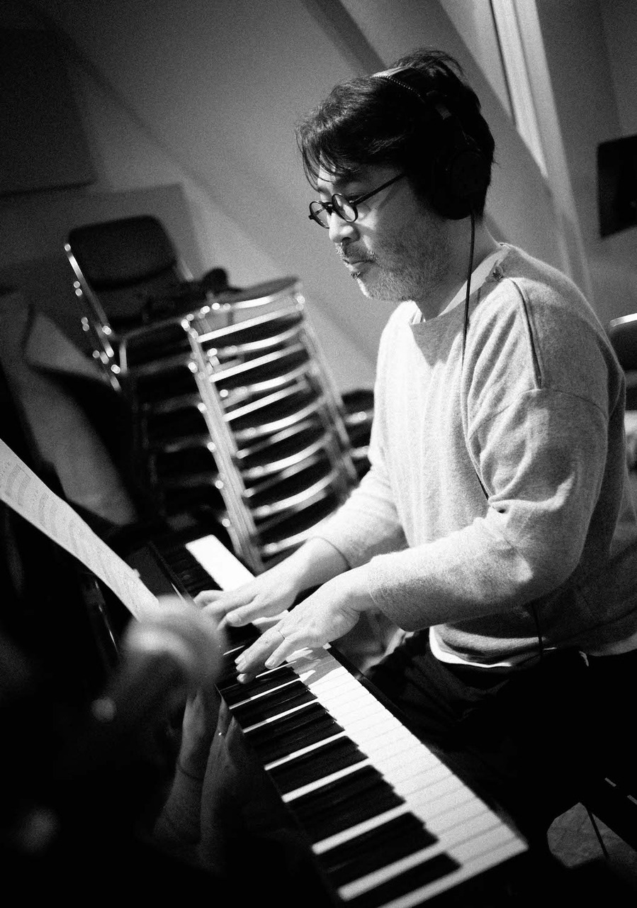 ドレスコーズ「バイエル」レコーディング中の林正樹（Piano）。